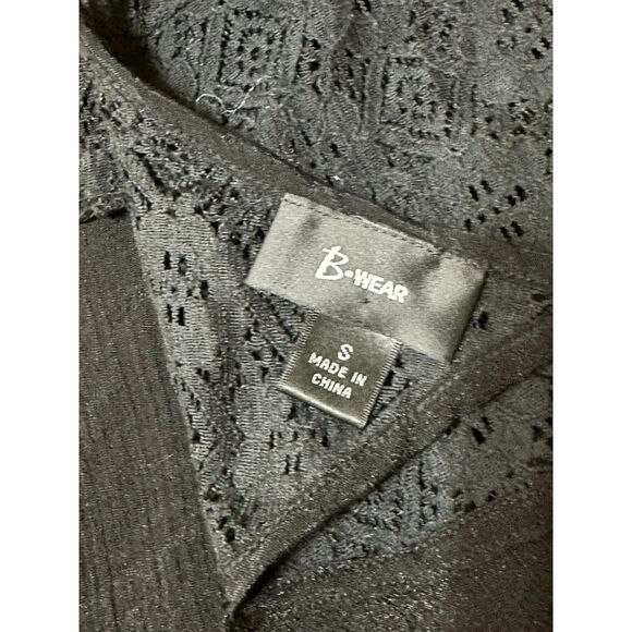 B-Wear Women's Textured Blouse Lace Neckline Cap Sleeves Size S Keyhole Tie Back - Picture 5 of 5